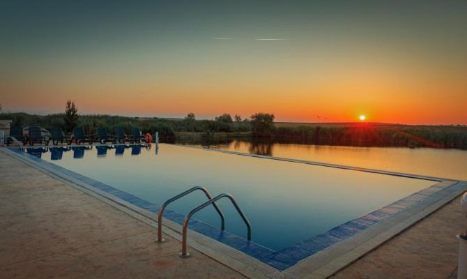 Sunny Deluxe Apartment Cosmopolis Stefanestii de Jos Zewnętrze zdjęcie